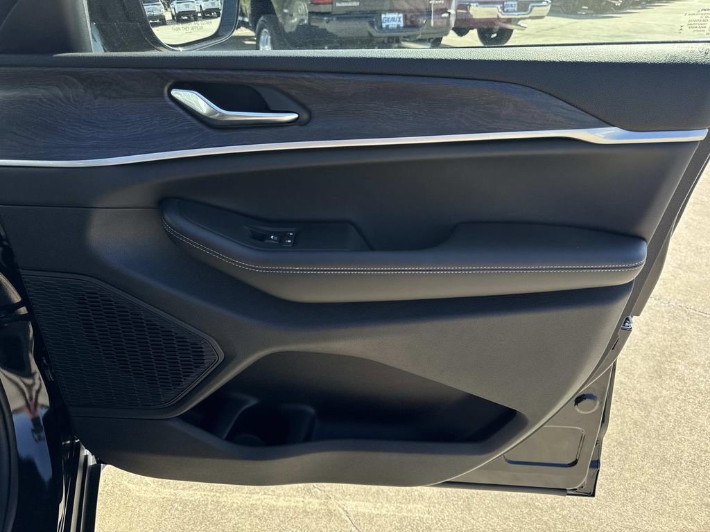 New 2025 Jeep Grand Cherokee Limited w/ Black Appearance Package image 24