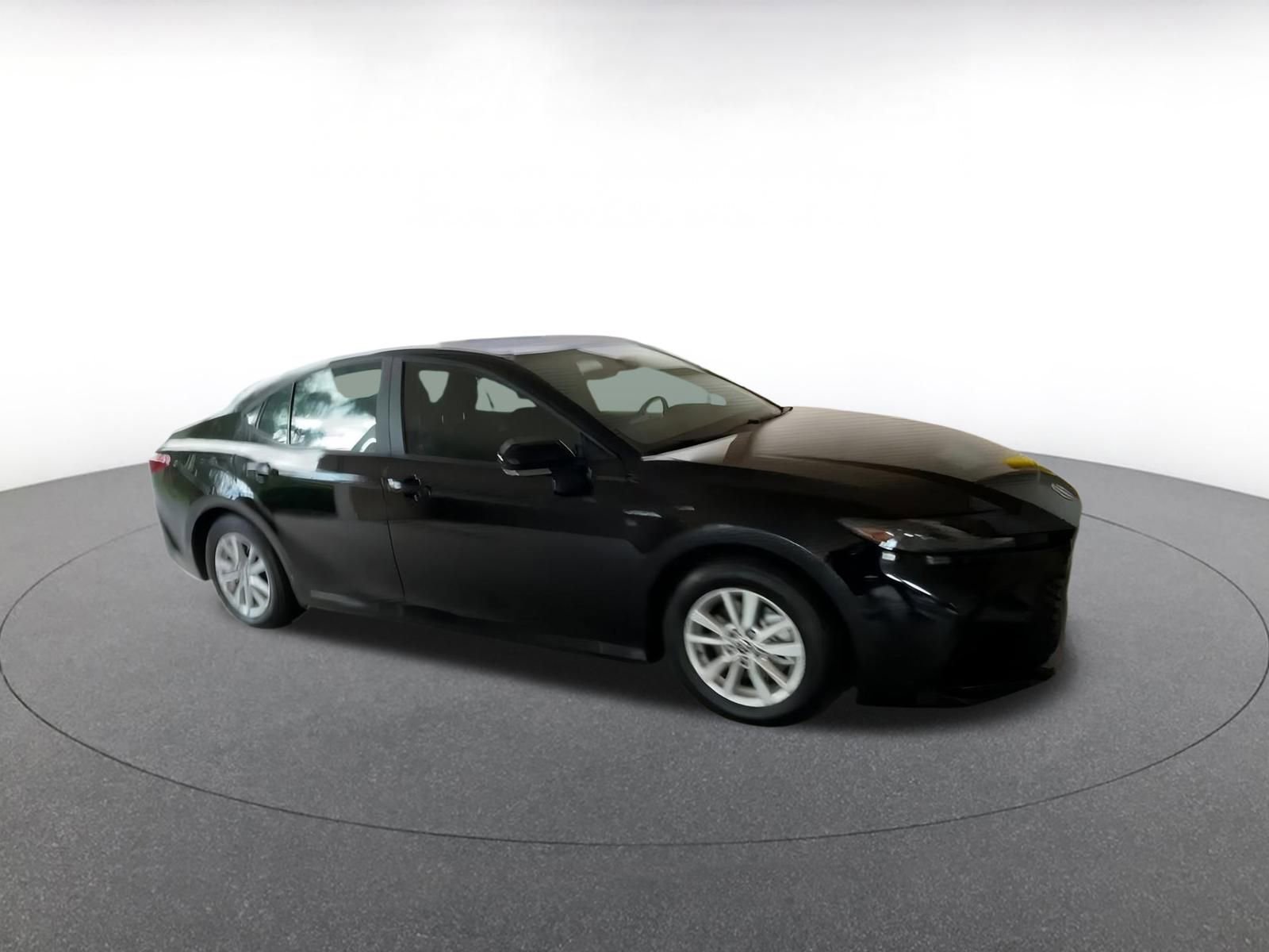 Used 2025 Toyota Camry LE video 2