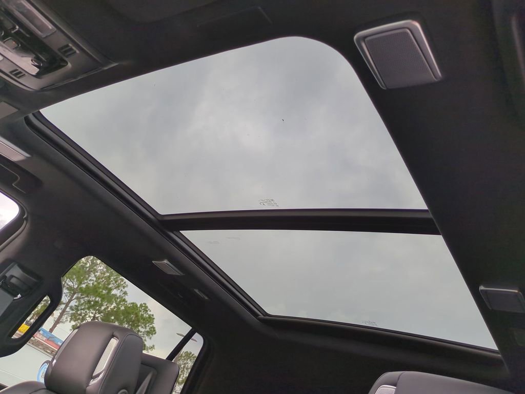 Used 2026 Cadillac Escalade Platinum Sport w/ LPO, ONYX Package image 19