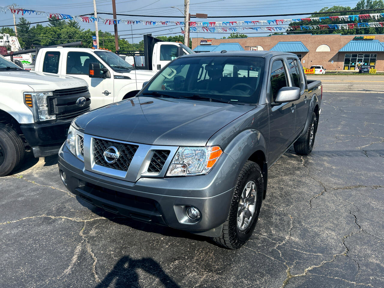 Used 2018 Nissan Frontier PRO-4X image 2