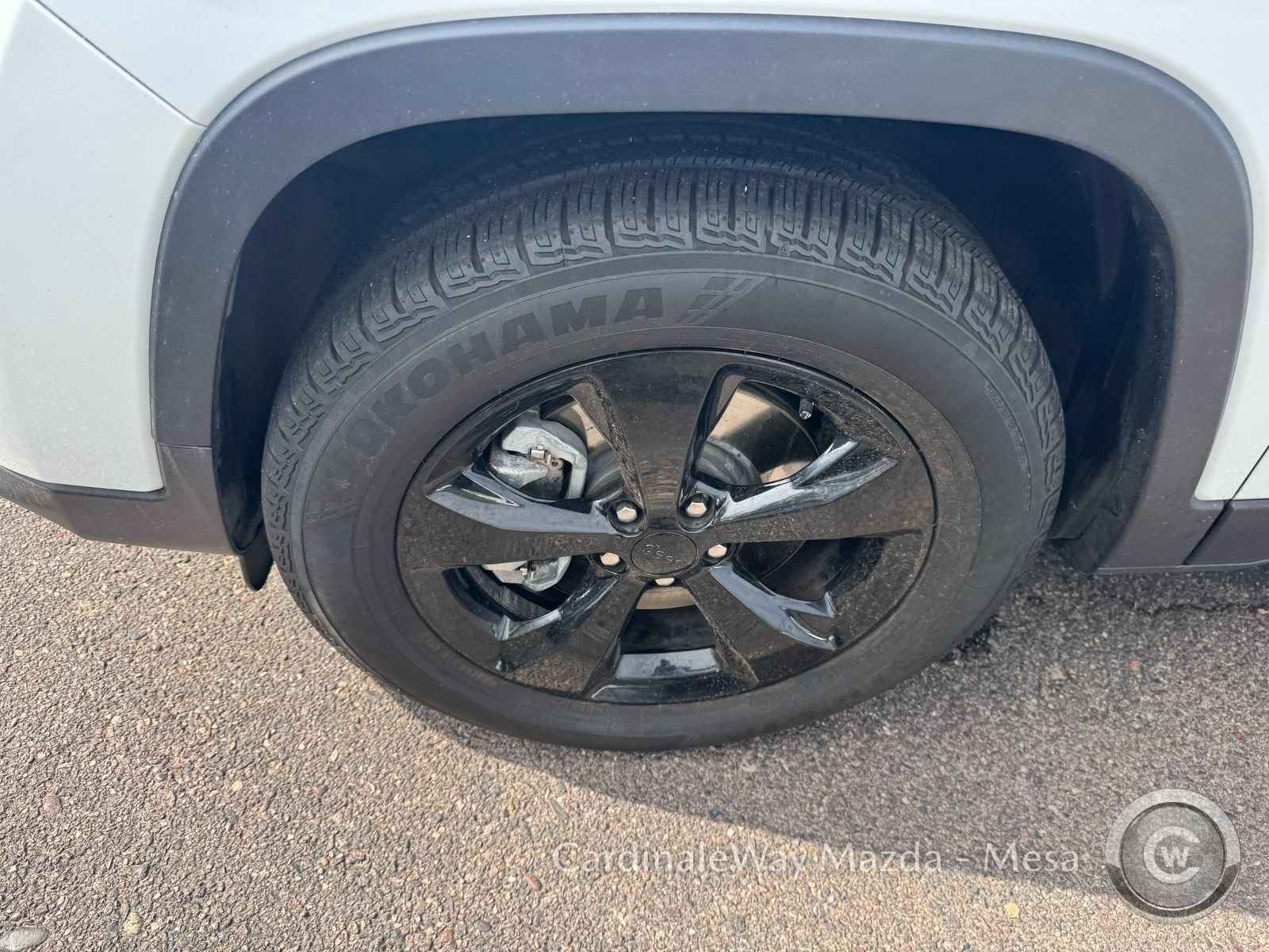 Used 2019 Jeep Cherokee Latitude Plus AWD/4WD image 10