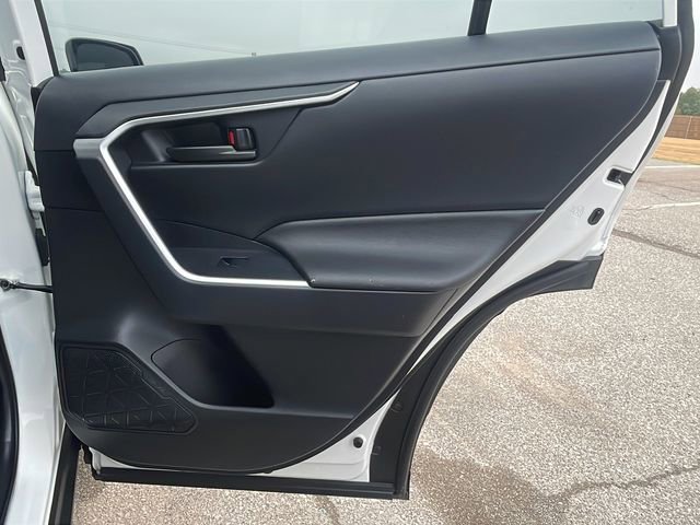 Used 2021 Toyota RAV4 LE image 15