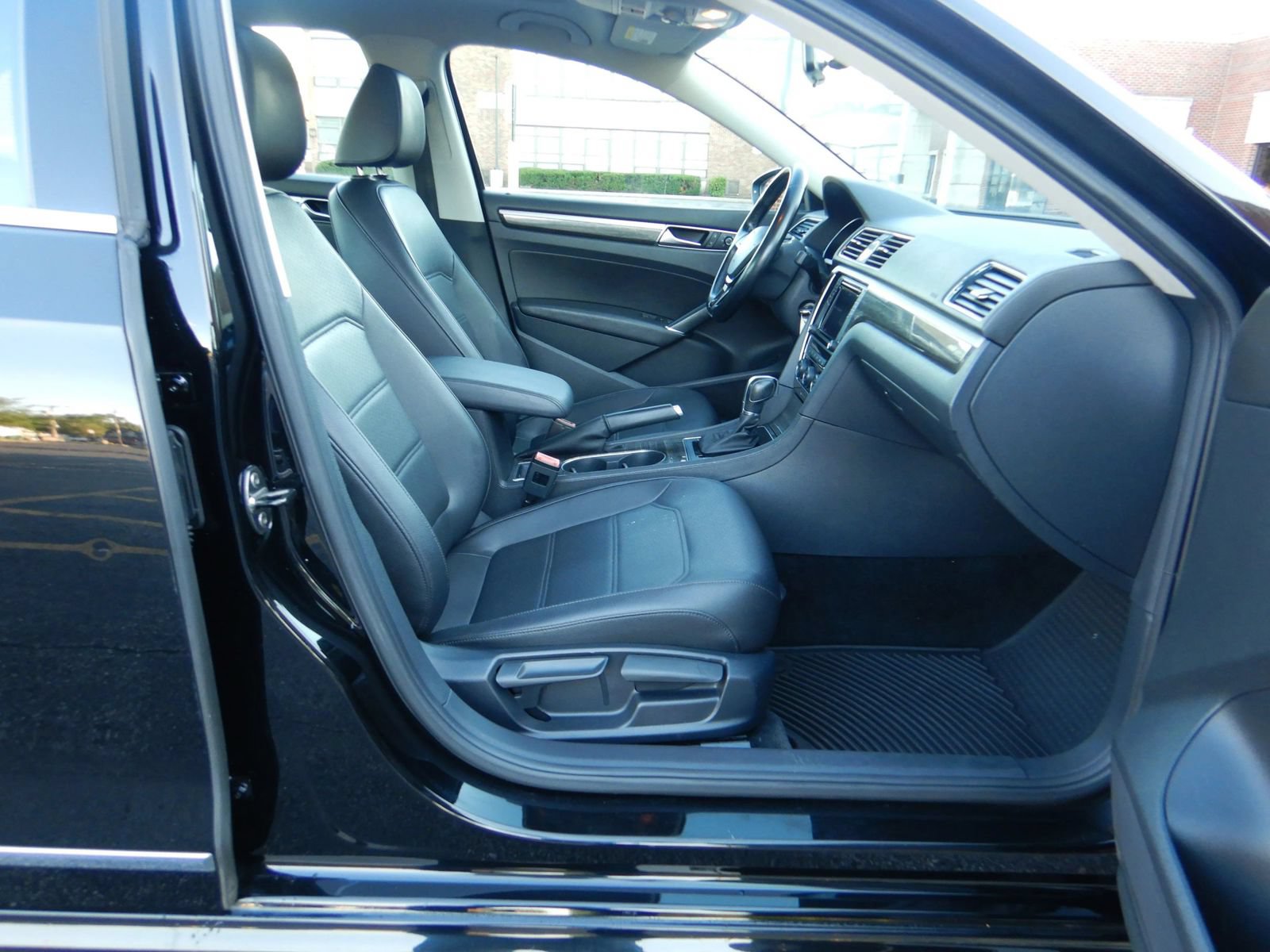 Used 2016 Volkswagen Passat 1.8T SE FWD image 20
