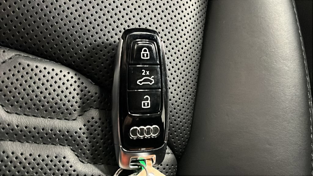 Used 2020 Audi RS Q8 w/ Carbon Optic Package AWD/4WD image 42