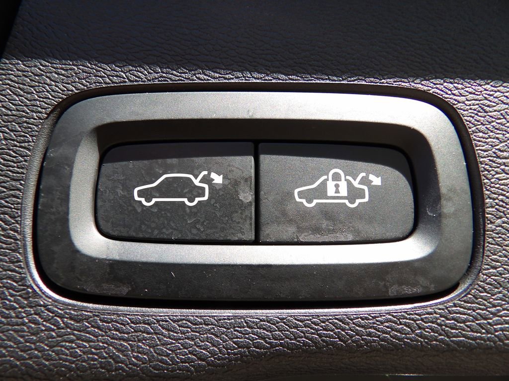 Certified 2022 Volvo XC60 B6 Inscription w/ Advanced Package image 26