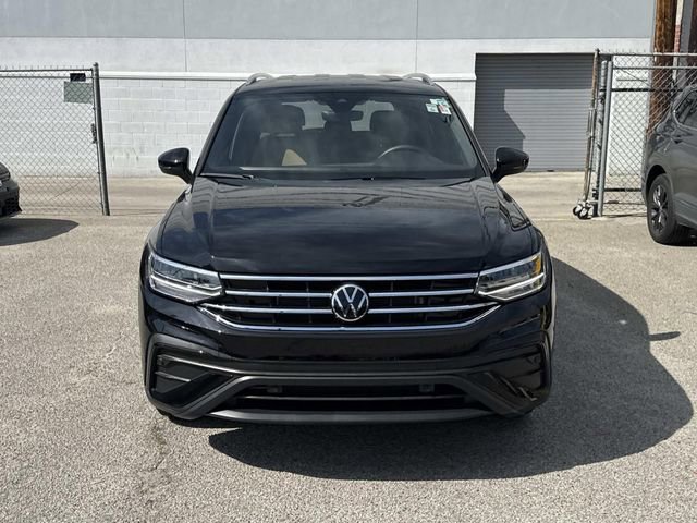 Certified 2023 Volkswagen Tiguan SE image 2