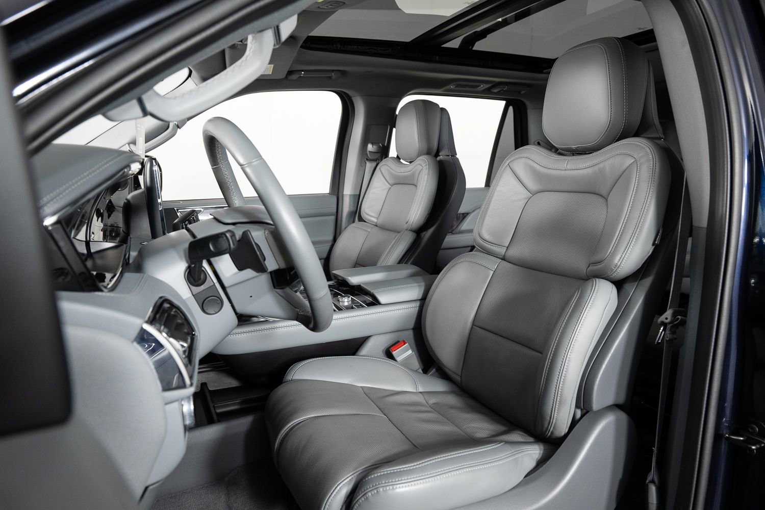 Used 2021 Lincoln Navigator Reserve w/ Cargo Convenience Package image 15