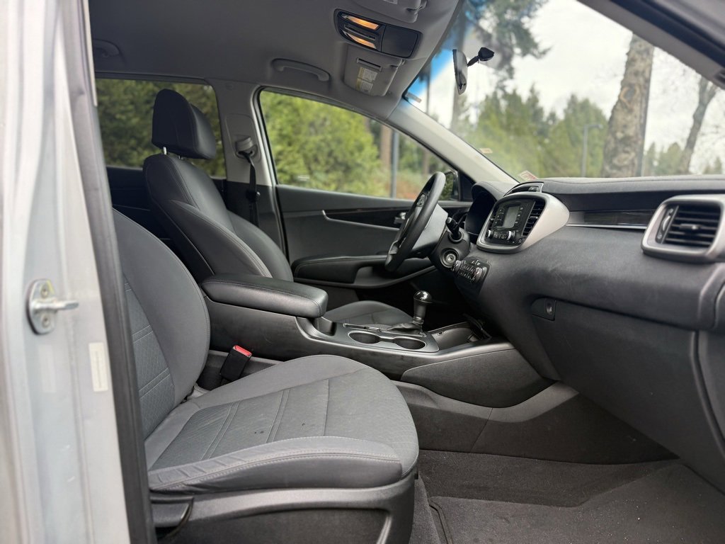 Used 2017 Kia Sorento LX image 16