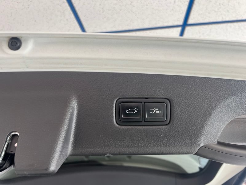 Certified 2023 Kia Carnival EX FWD image 9