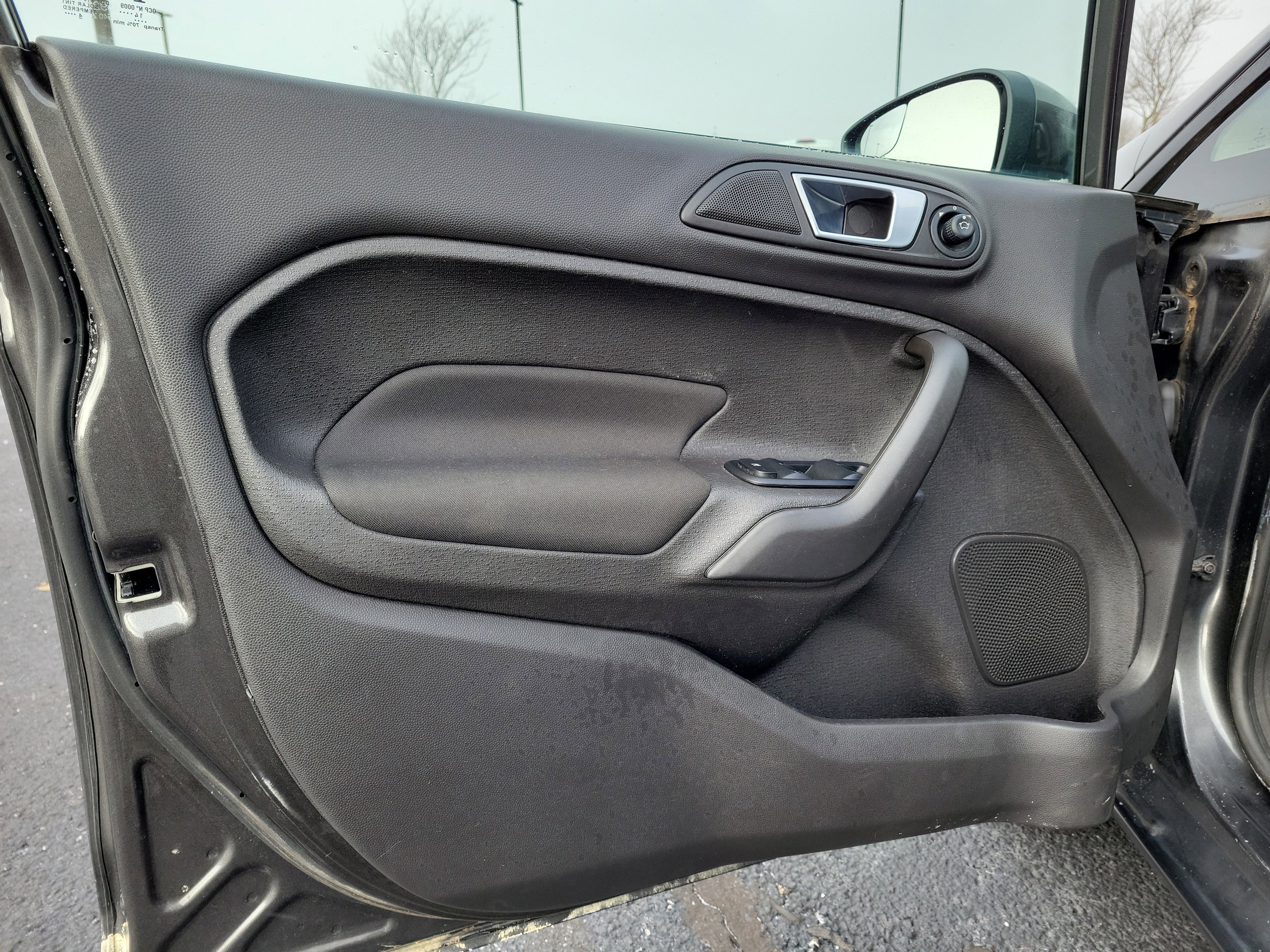 Used 2015 Ford Fiesta SE image 15