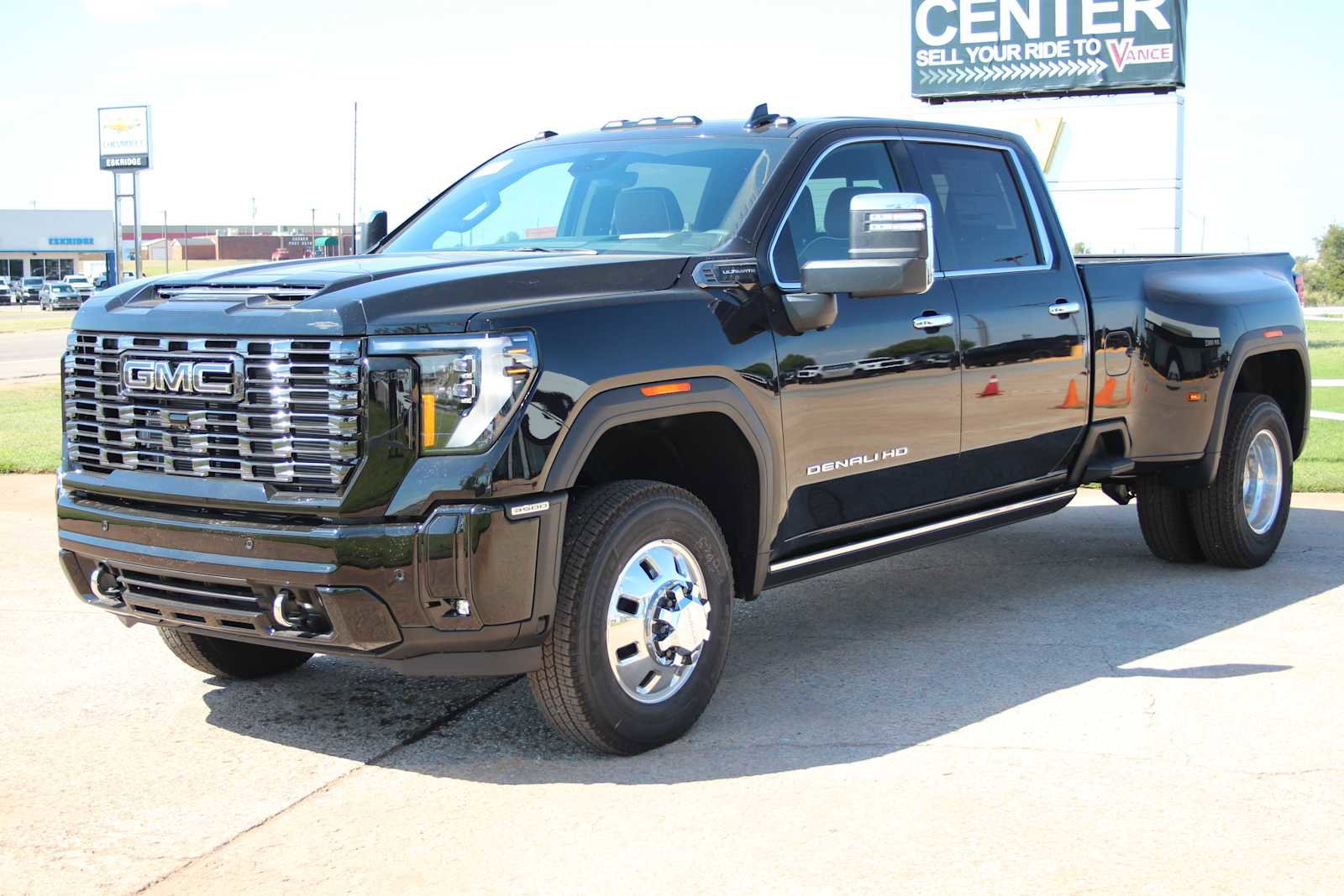 New 2026 GMC Sierra 3500 Denali Ultimate image 3