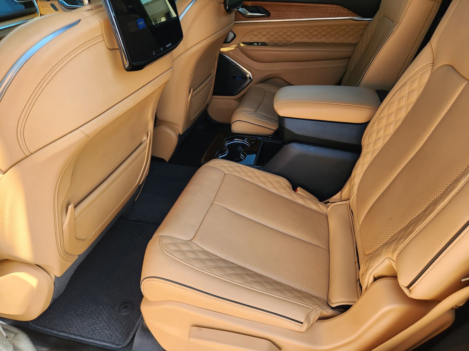 Used 2023 Jeep Grand Cherokee L Summit image 31