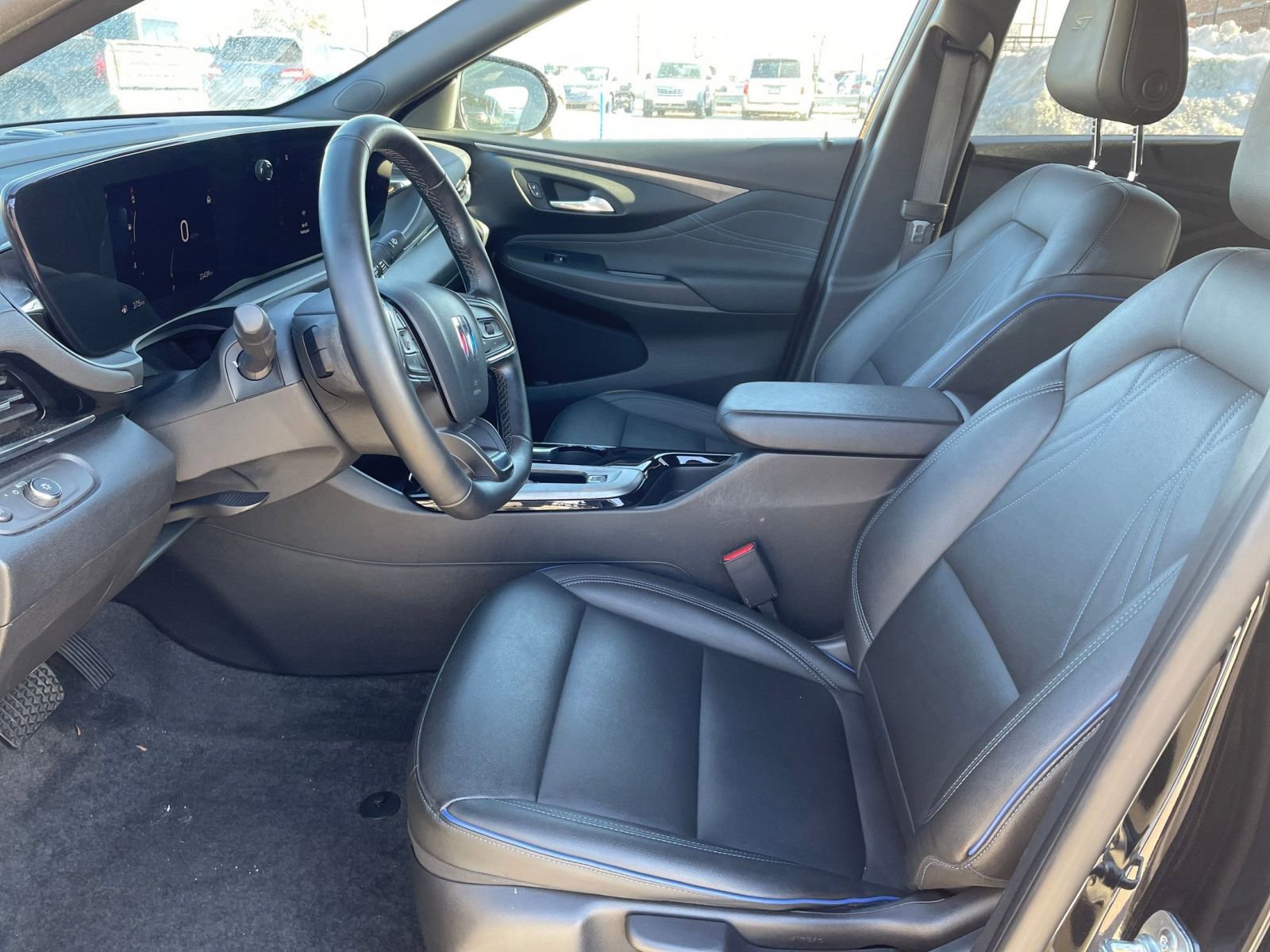 Used 2025 Buick Envista Sport Touring image 25