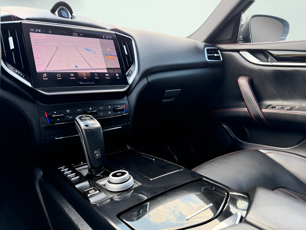 Used 2021 Maserati Ghibli RWD image 37