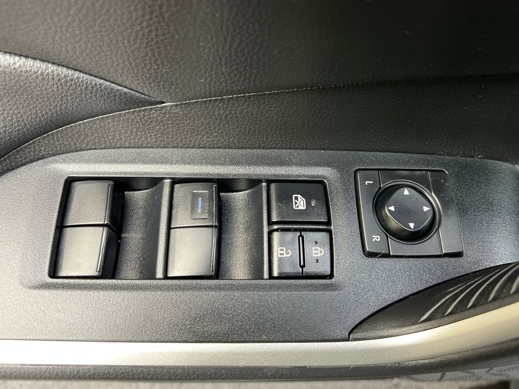 Used 2022 Toyota RAV4 LE image 12