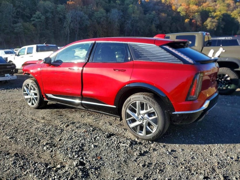 Used 2025 Cadillac Optiq Luxury 1 image 4