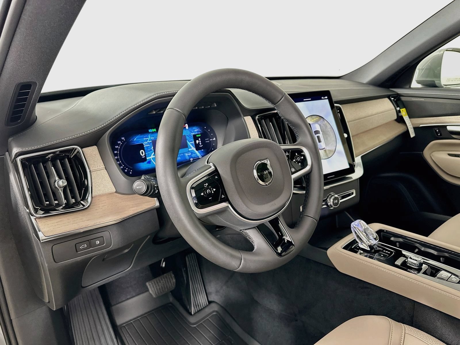 New 2026 Volvo XC90 T8 Plus w/ Protection Package Premier AWD/4WD image 31