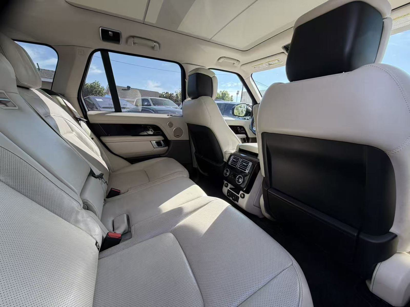 Used 2019 Land Rover Range Rover HSE AWD/4WD image 11