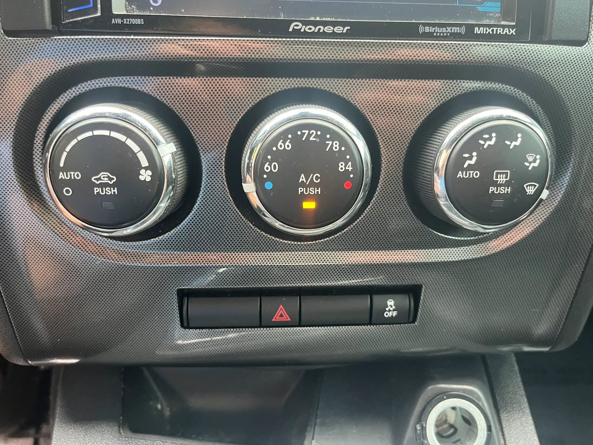 Used 2014 Dodge Challenger SXT RWD image 22