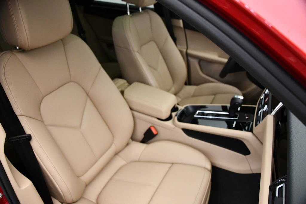 Used 2025 Porsche Macan Turbo image 47