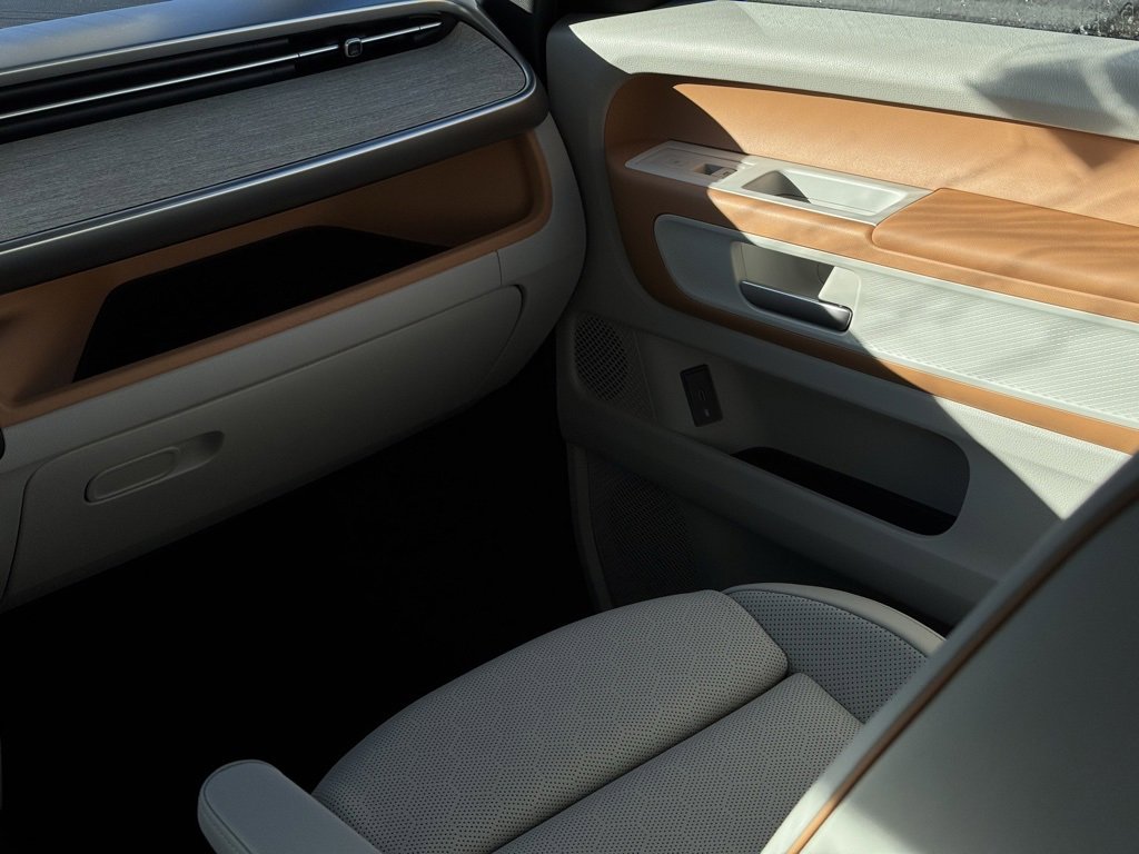 New 2025 Volkswagen ID. Buzz 1st Edition image 29