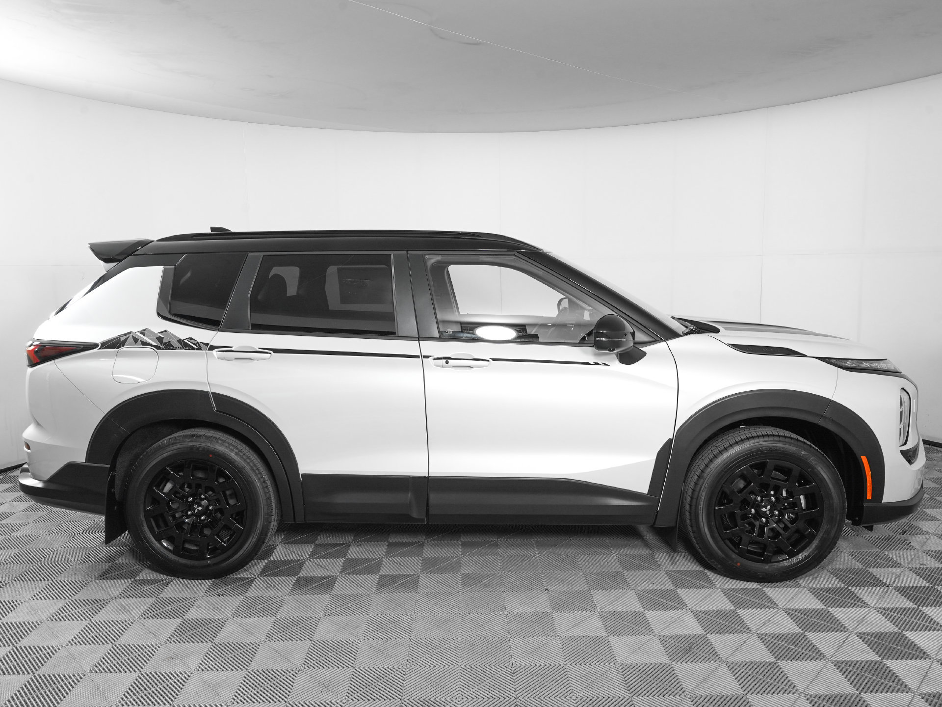 New 2026 Mitsubishi Outlander AWD image 5