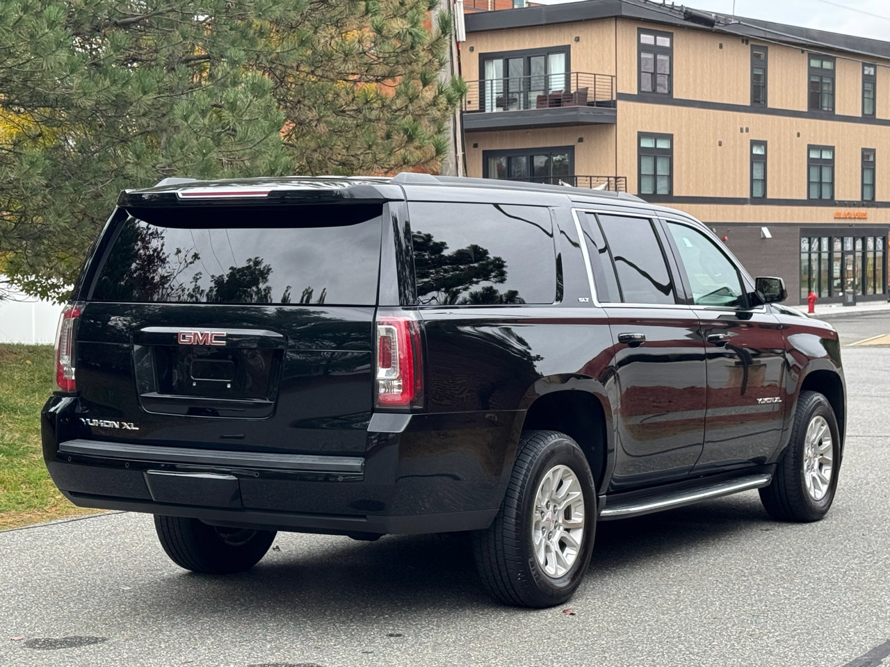 Used 2019 GMC Yukon XL SLT image 6