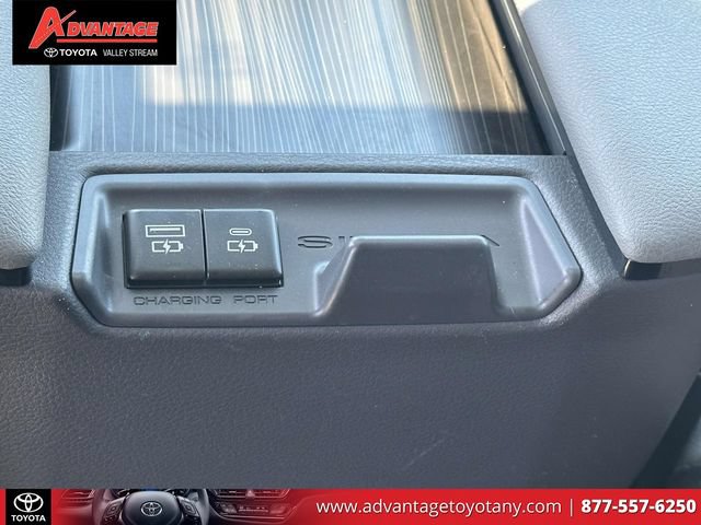 Certified 2023 Toyota Sienna Limited AWD/4WD image 18