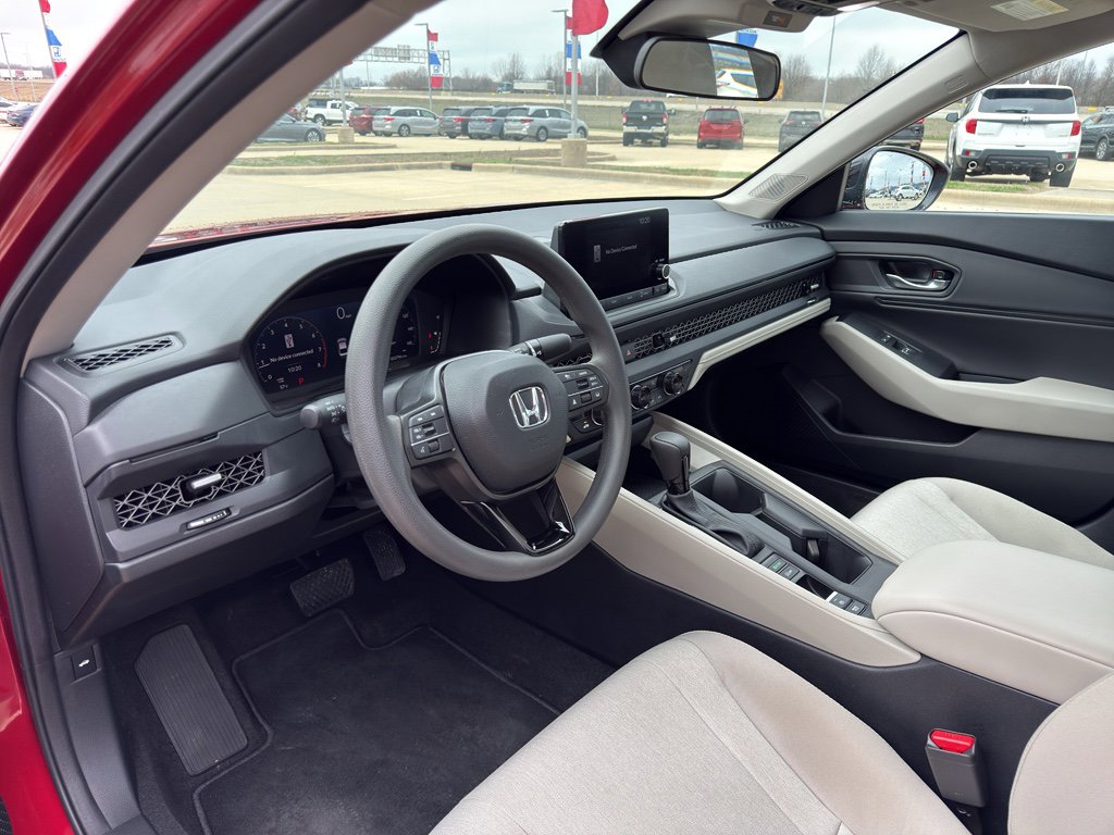 Used 2025 Honda Accord SE image 9