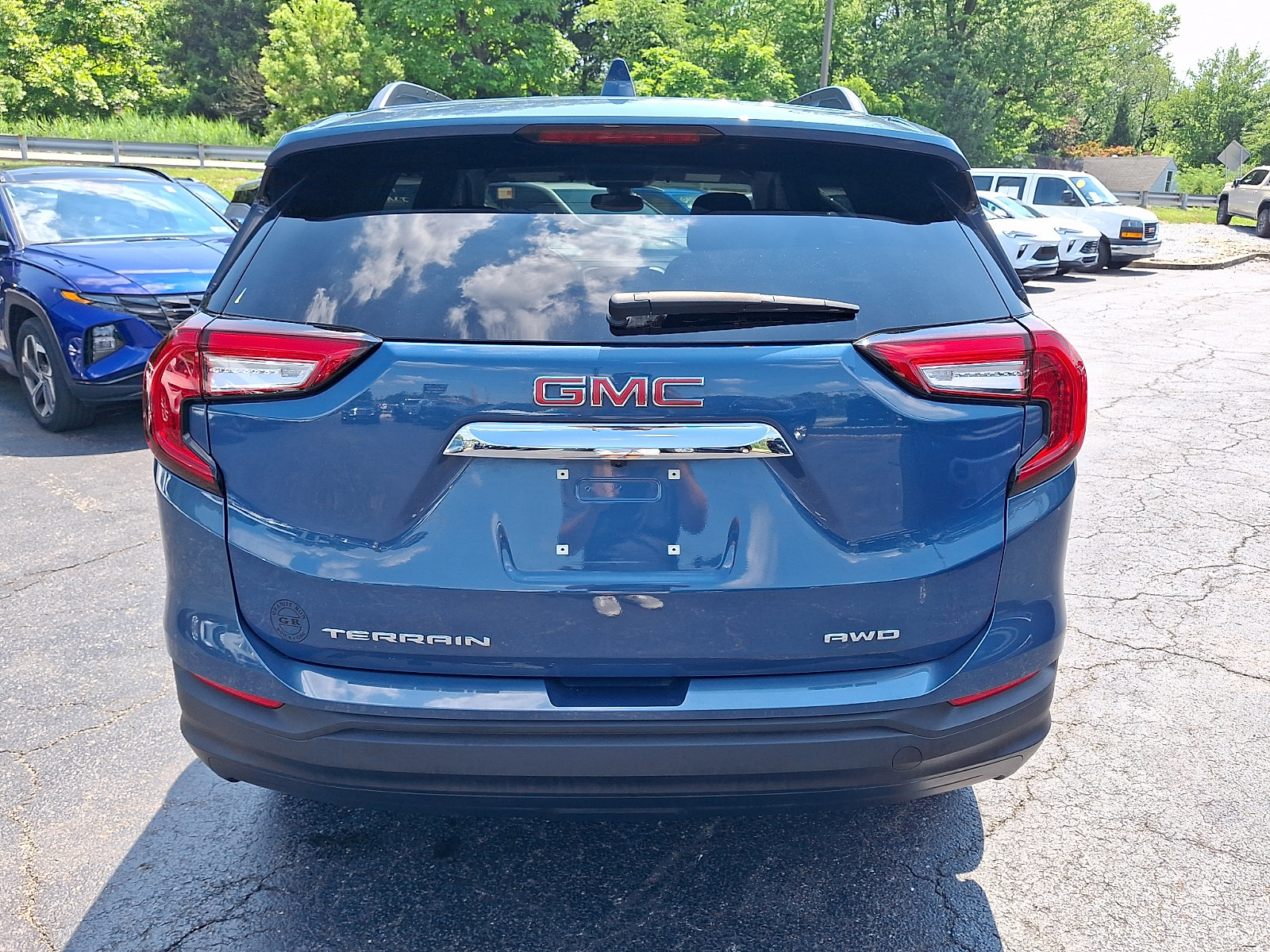 Used 2024 GMC Terrain SLE w/ Driver Convenience Package AWD/4WD image 5