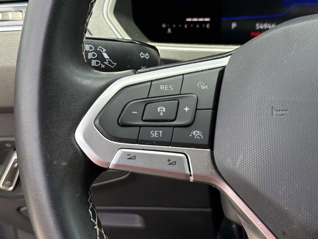 Used 2023 Volkswagen Tiguan SE R-Line image 39