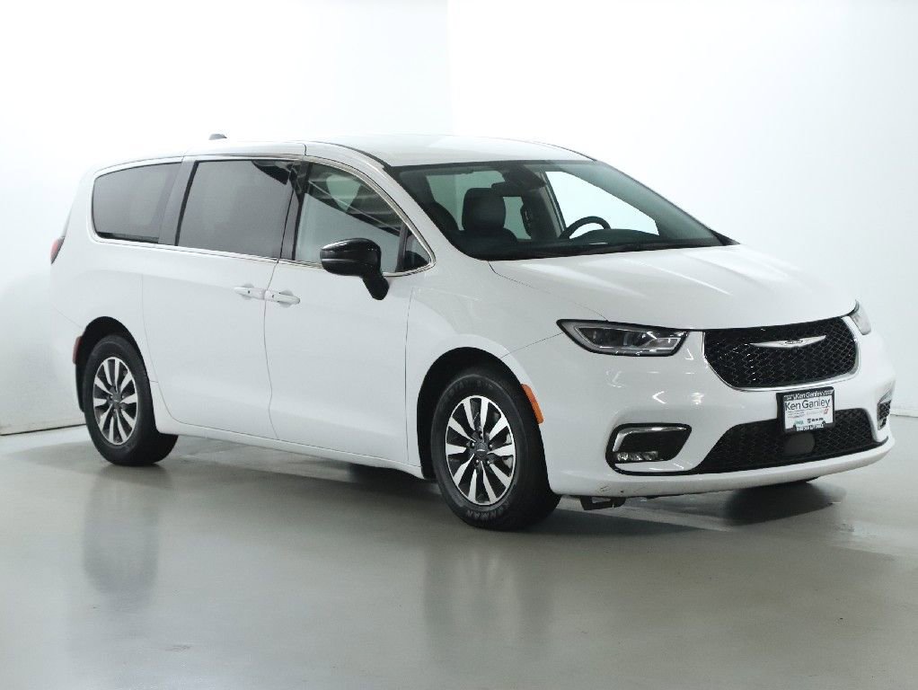 Used 2024 Chrysler Pacifica Select image 9