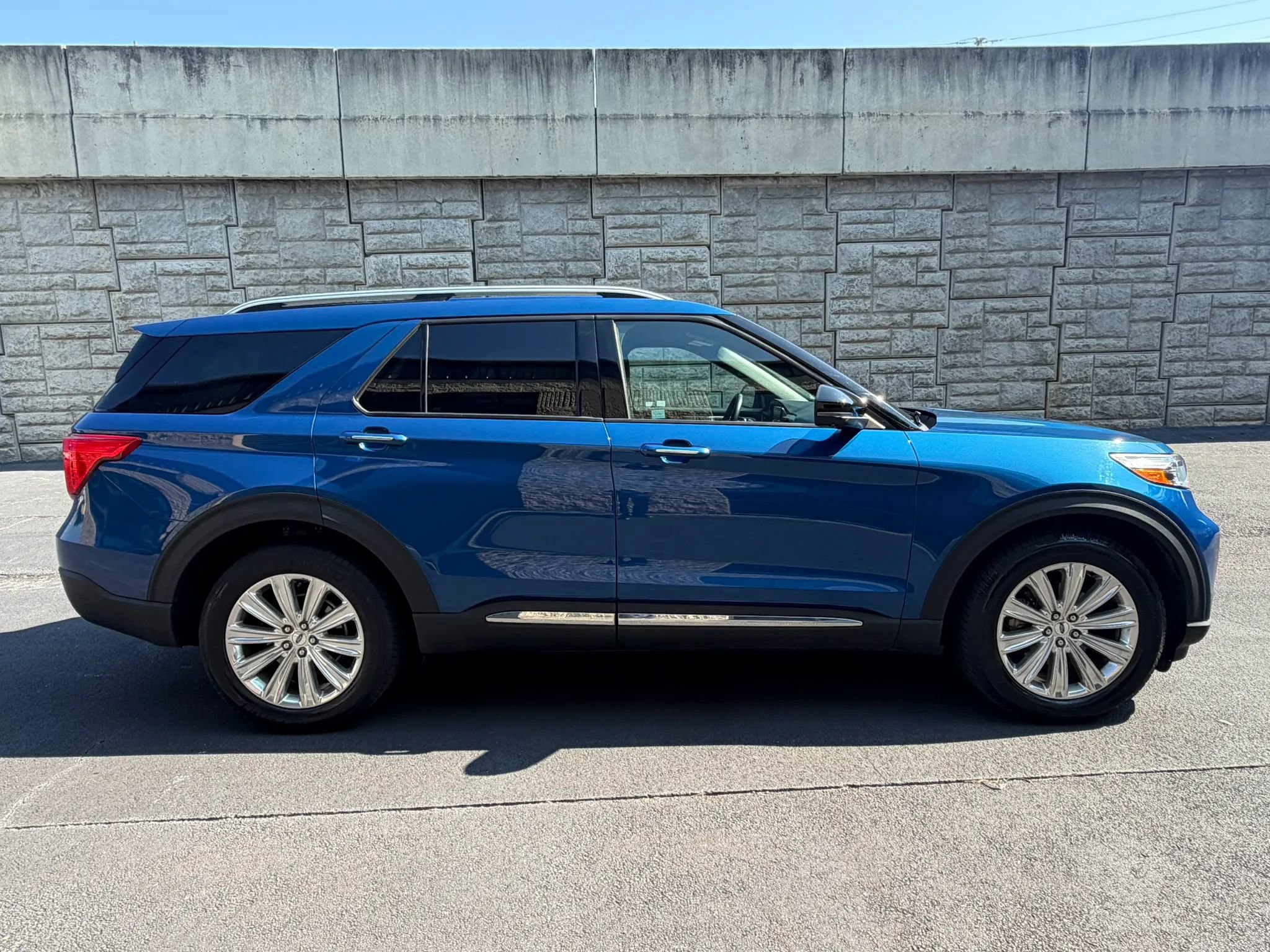 Used 2020 Ford Explorer Limited AWD/4WD image 5