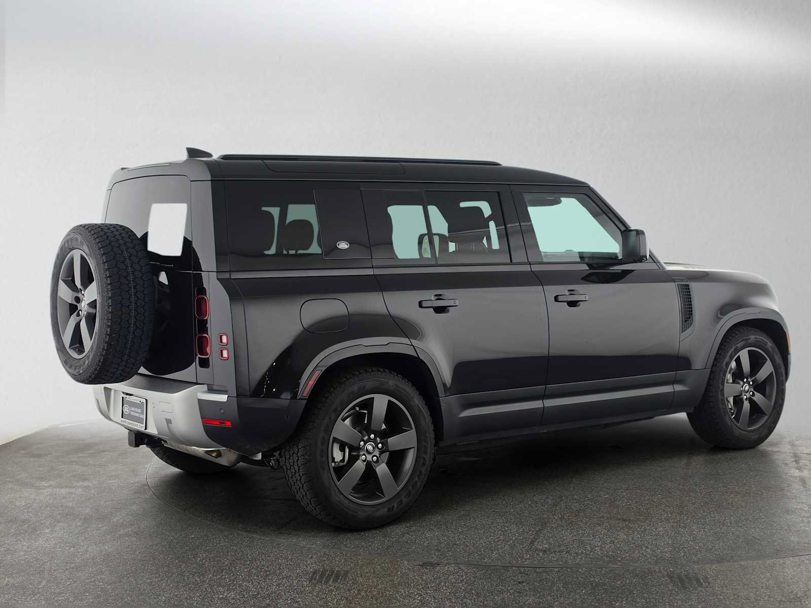 Used 2024 Land Rover Defender 110 S AWD/4WD image 5