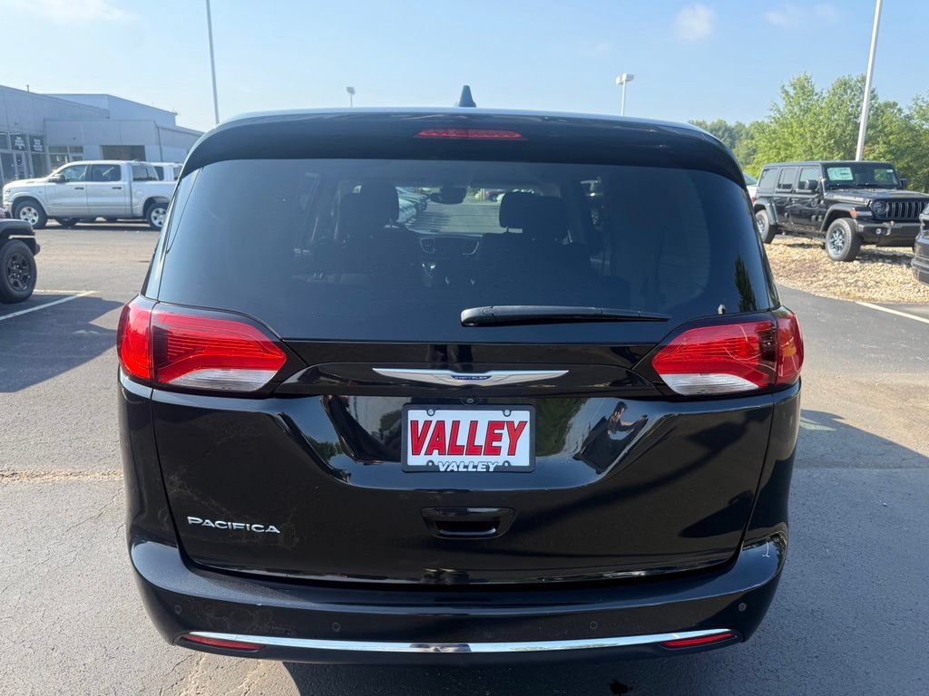 Used 2020 Chrysler Pacifica Touring w/ Advanced Safetytec Group FWD image 5