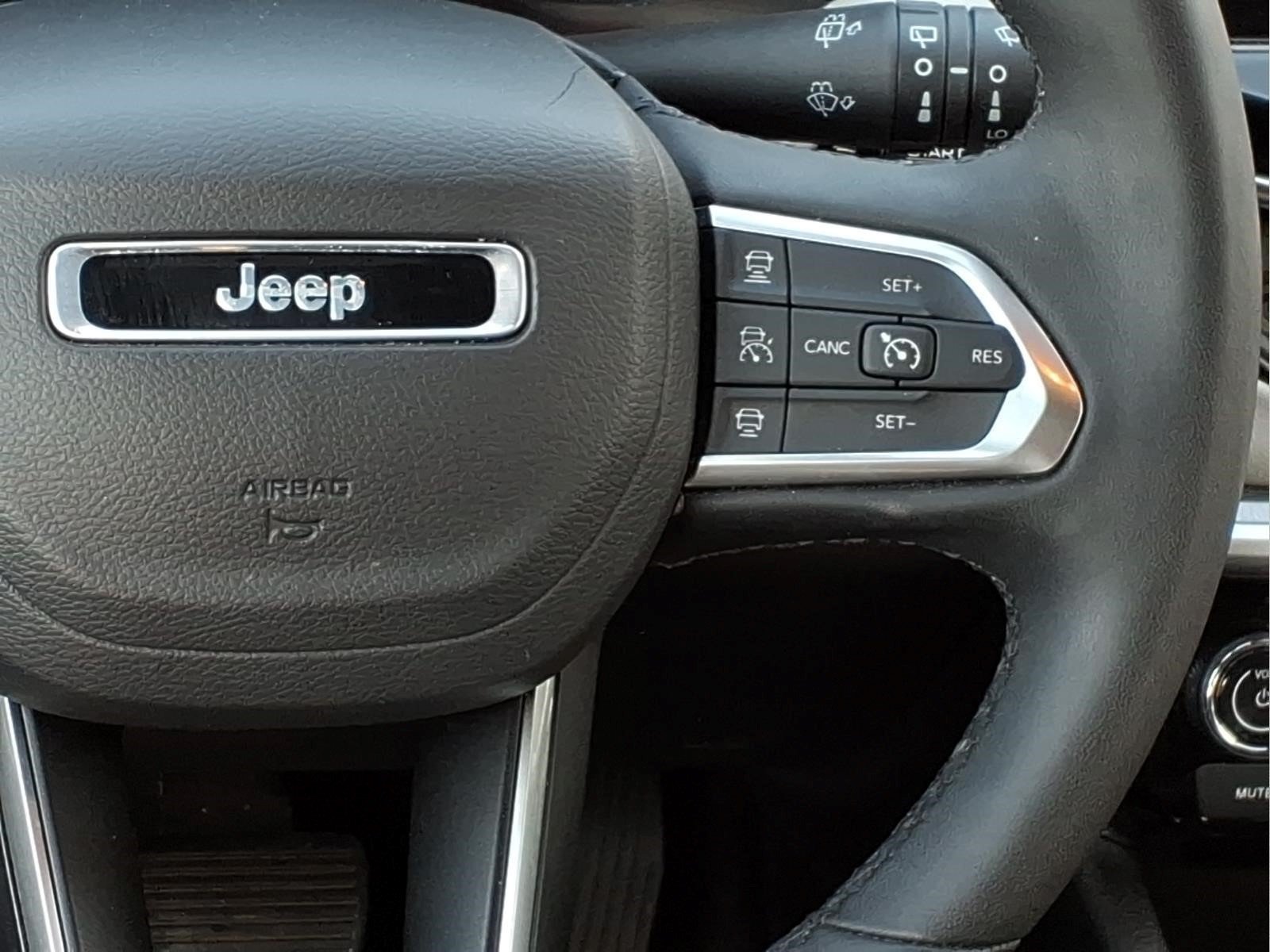 Used 2025 Jeep Compass Limited AWD/4WD image 11