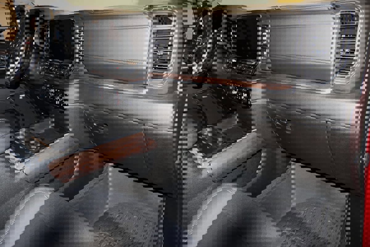 Used 2025 GMC Sierra 3500 SLT w/ SLT Premium Package image 75