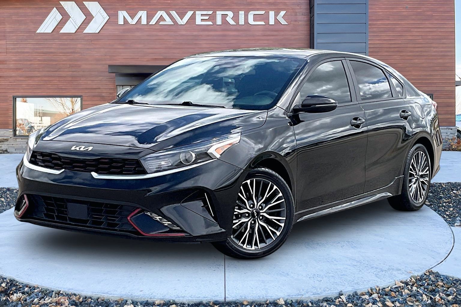 Used 2023 Kia Forte GT-Line w/ GT-Line Premium Package FWD image 3
