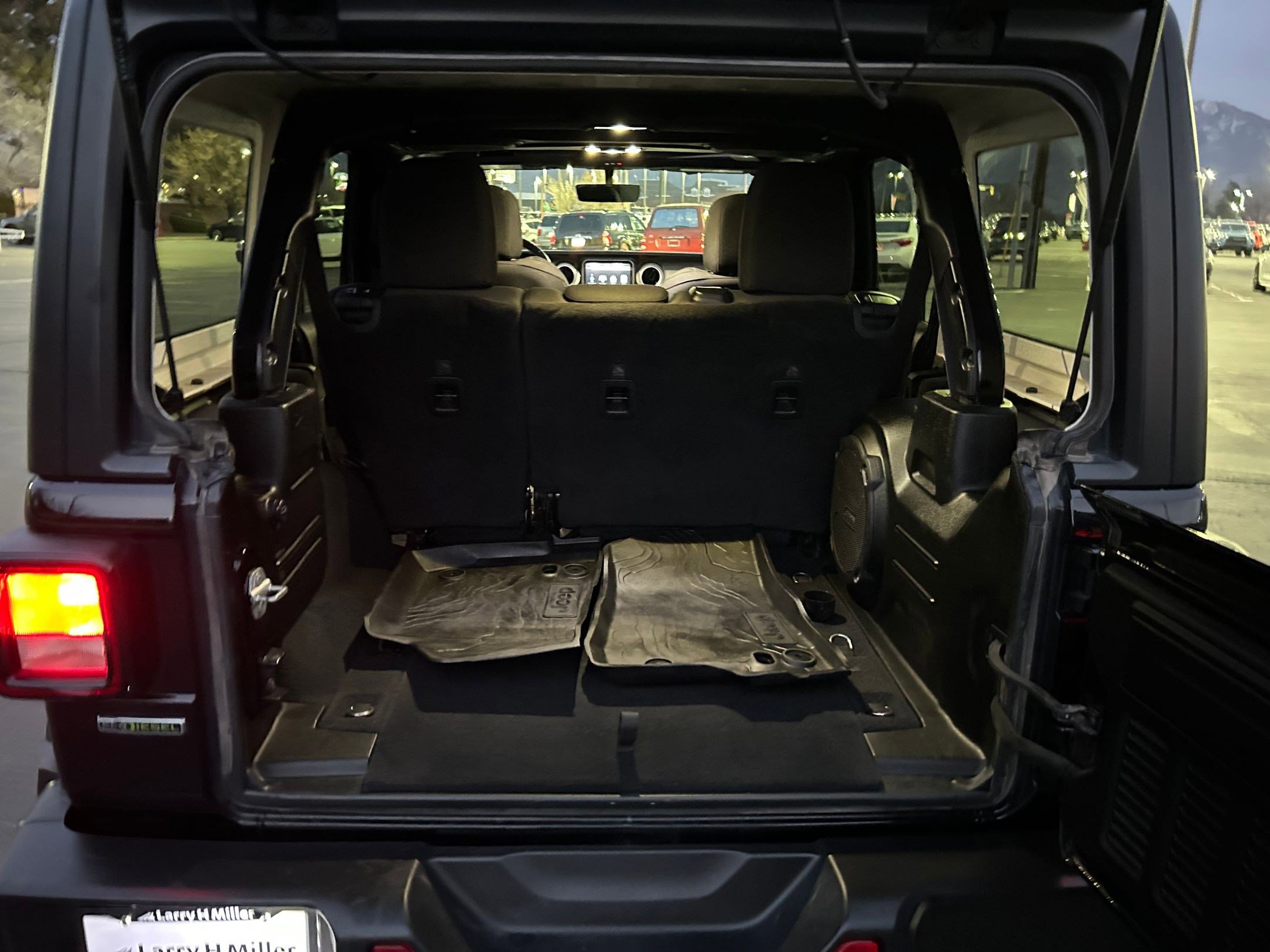 Used 2022 Jeep Wrangler Unlimited Sahara w/ Cold Weather Group image 25