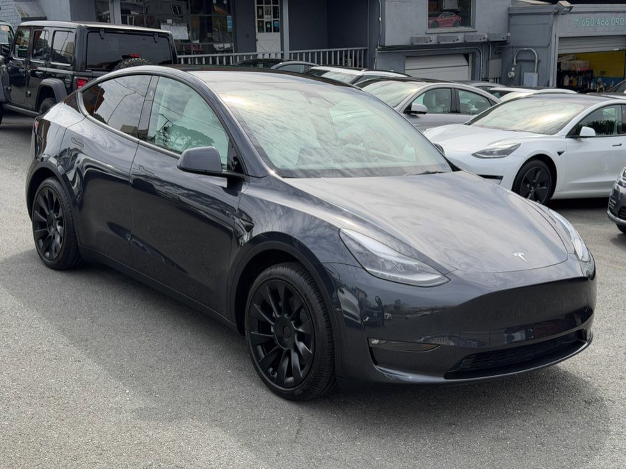 Used 2024 Tesla Model Y Long Range image 3