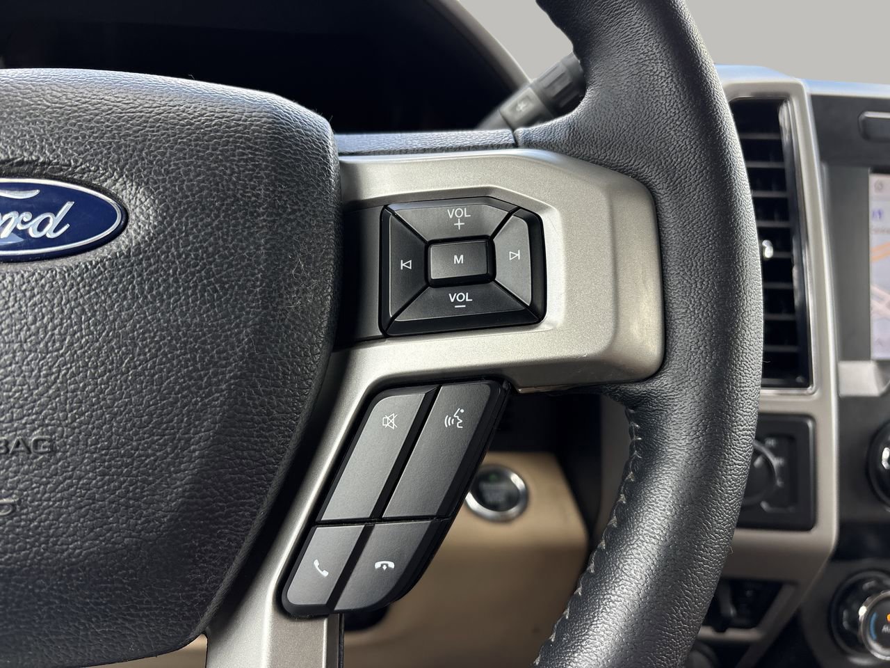 Used 2020 Ford F250 Lariat w/ Lariat Ultimate Package AWD/4WD image 29