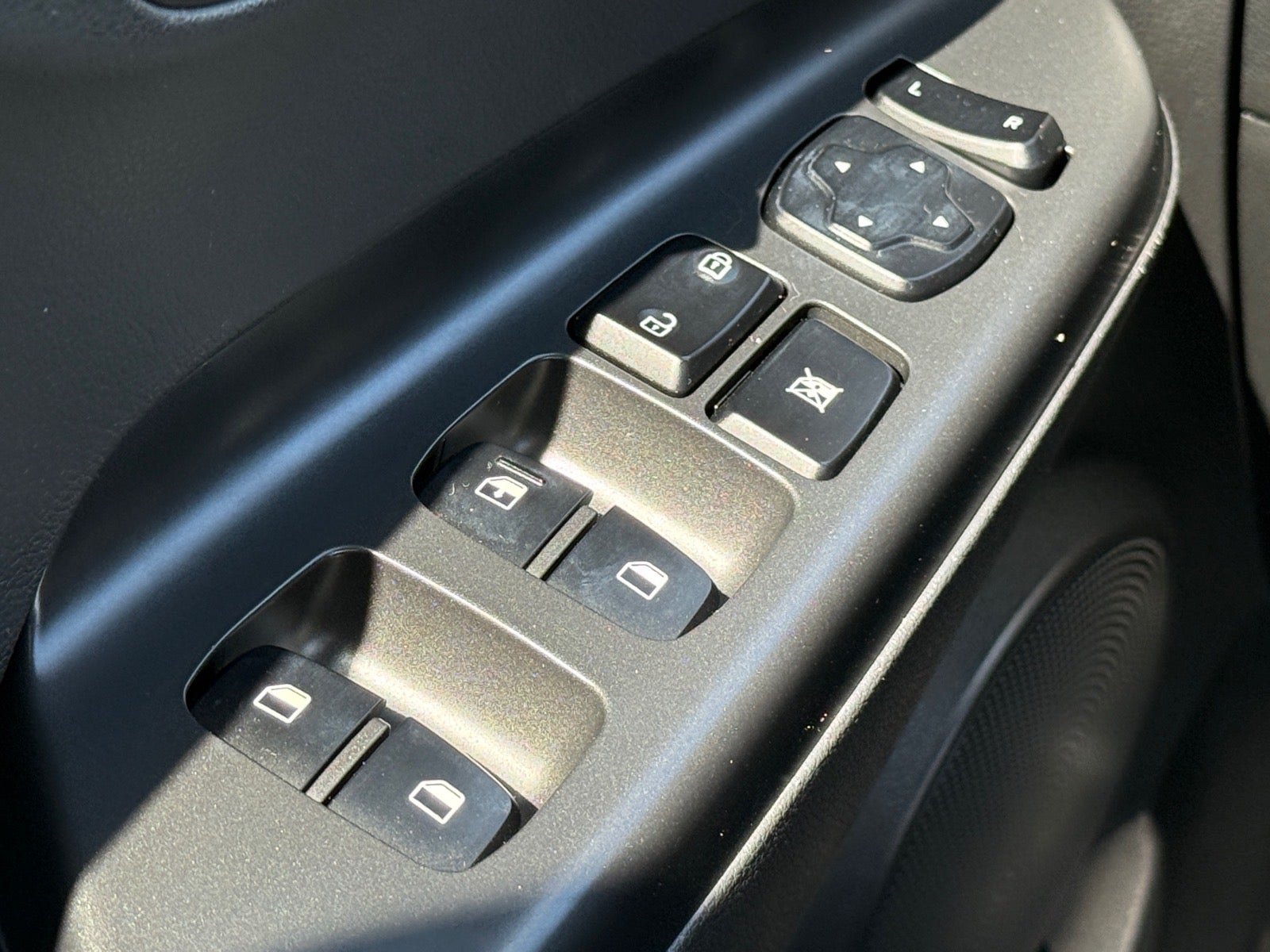 Used 2021 Hyundai Kona SE AWD/4WD image 17