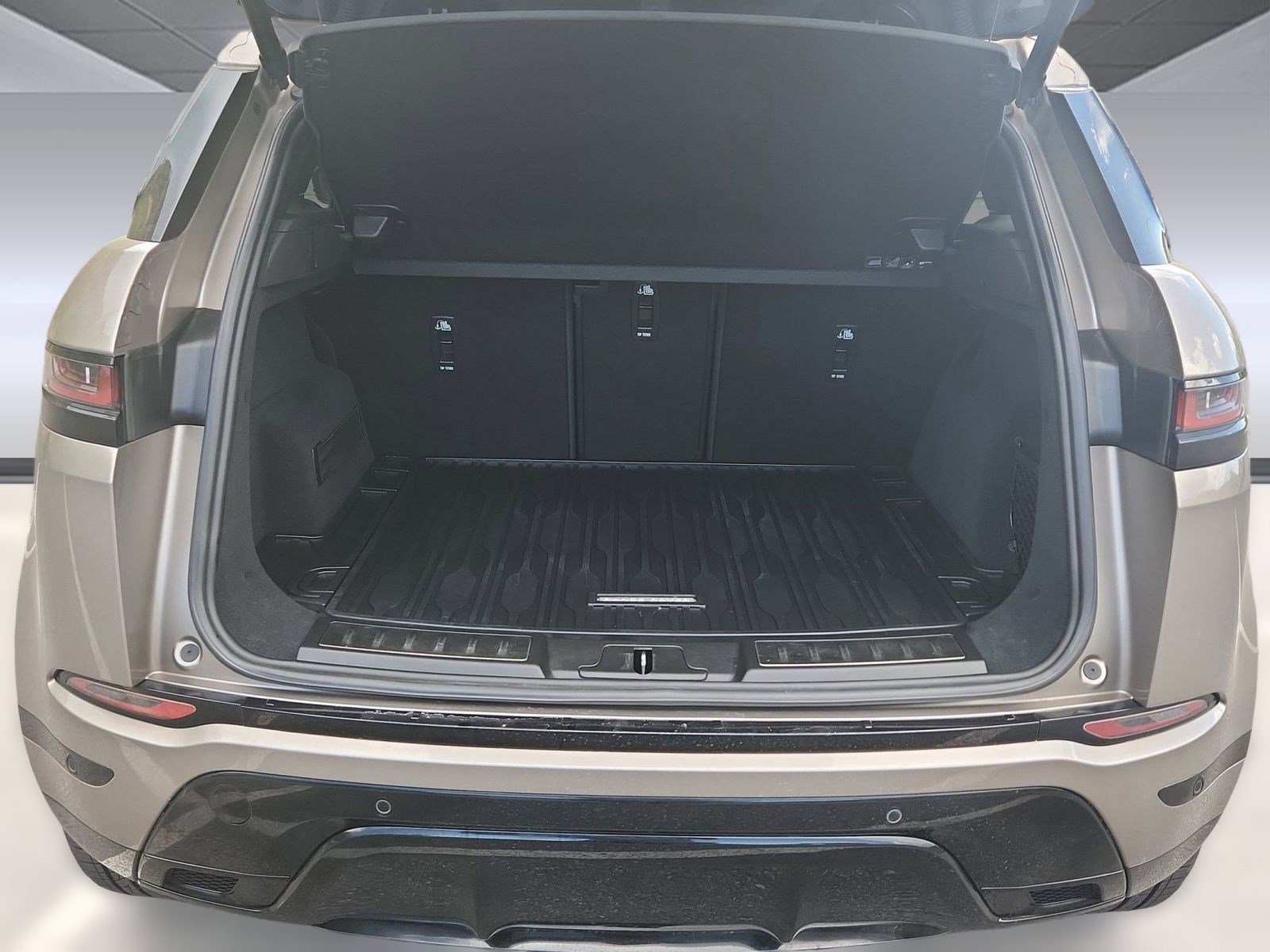 Used 2022 Land Rover Range Rover Evoque R-Dynamic SE image 22