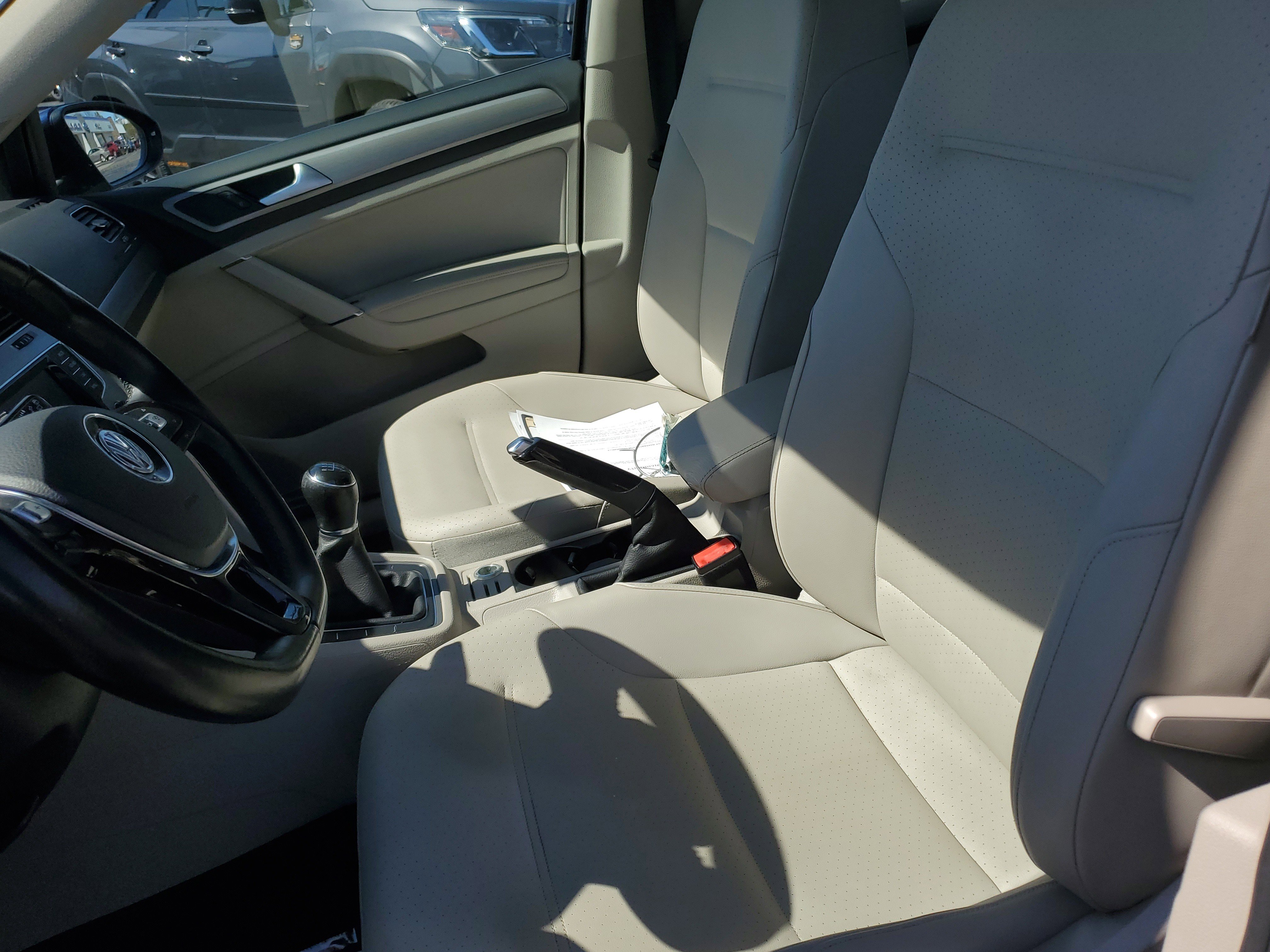 Used 2015 Volkswagen Golf TDI S image 15