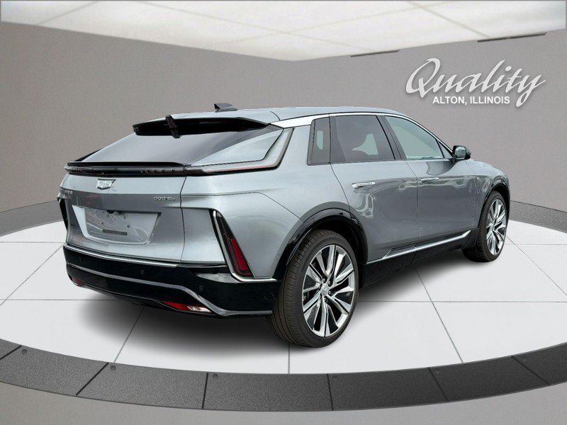 Used 2025 Cadillac Lyriq Luxury w/ LPO, Floor Liner Package AWD/4WD image 3