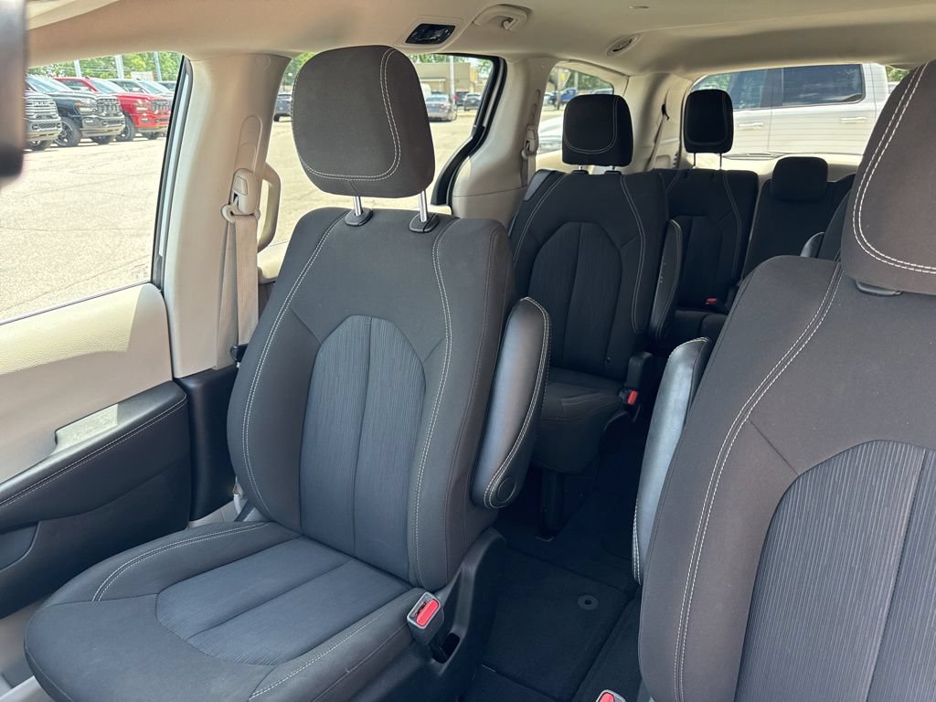 Used 2023 Chrysler Voyager LX FWD image 43