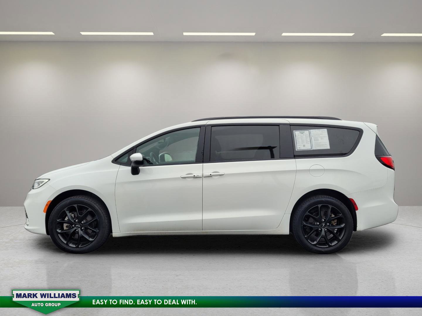 Used 2023 Chrysler Pacifica Touring-L w/ S Appearance Package image 5