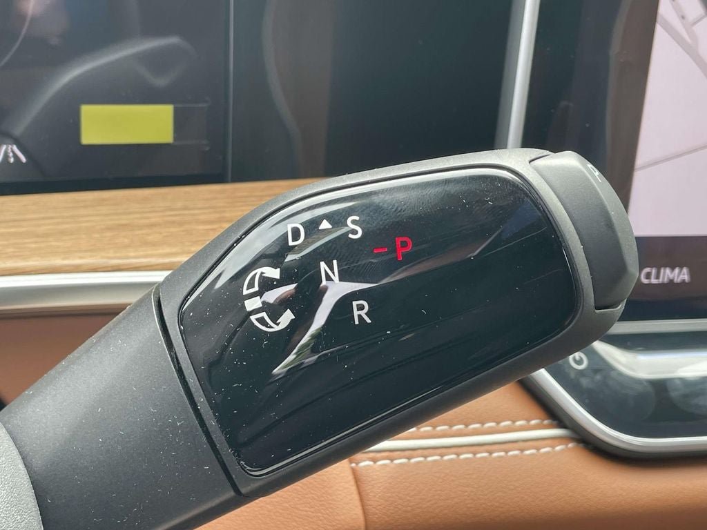 New 2026 Volkswagen Tiguan SEL R-Line AWD/4WD image 60
