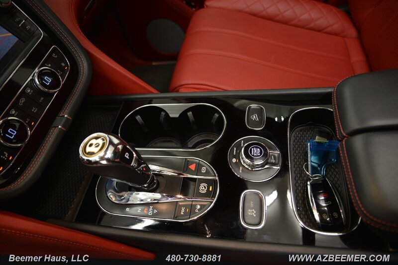 Used 2019 Bentley Bentayga AWD/4WD image 34