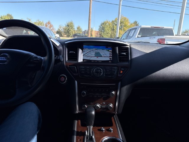 Used 2017 Nissan Pathfinder Platinum w/ Family Entertainment Package AWD/4WD image 19
